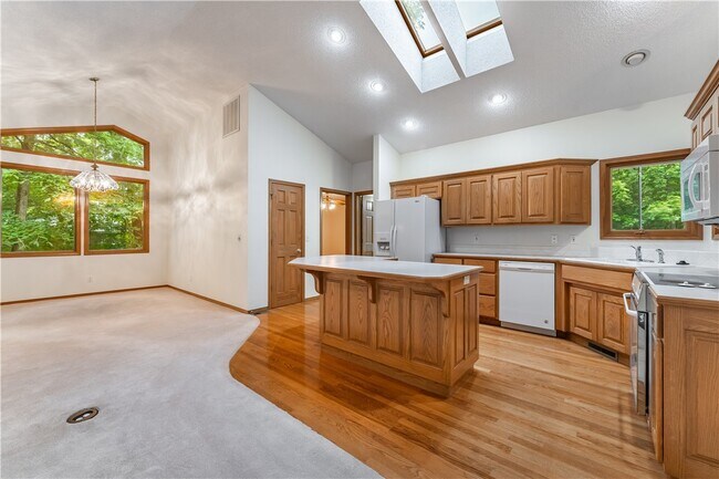 Building Photo - 5 Ellesmere Ln