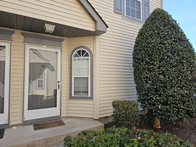 Foto del edificio - Lake Smith Condos