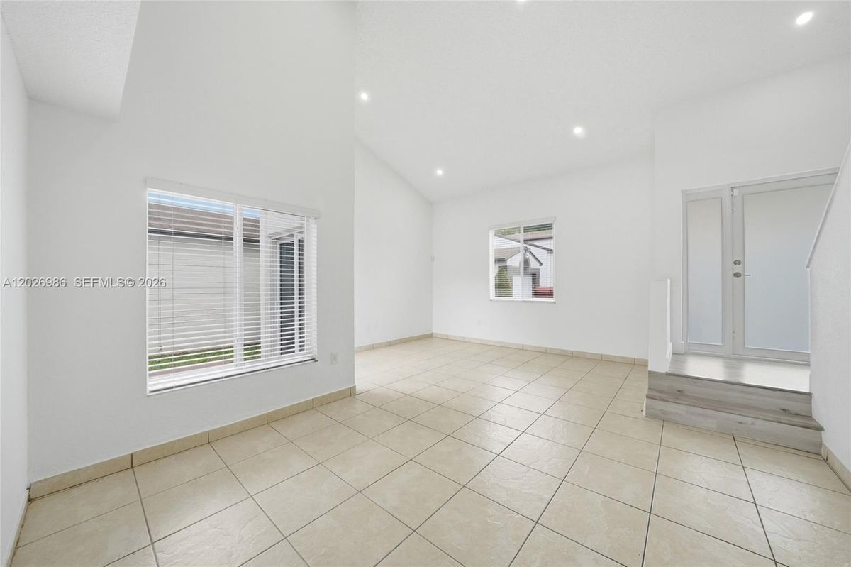 Foto del edificio - 8219 NW 192nd Terrace