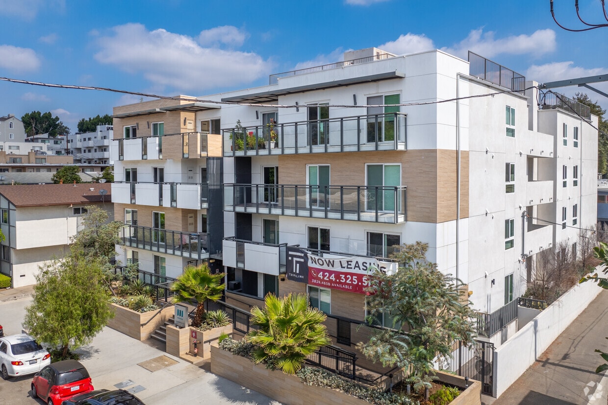 Foto principal - 1450 S Barrington Ave