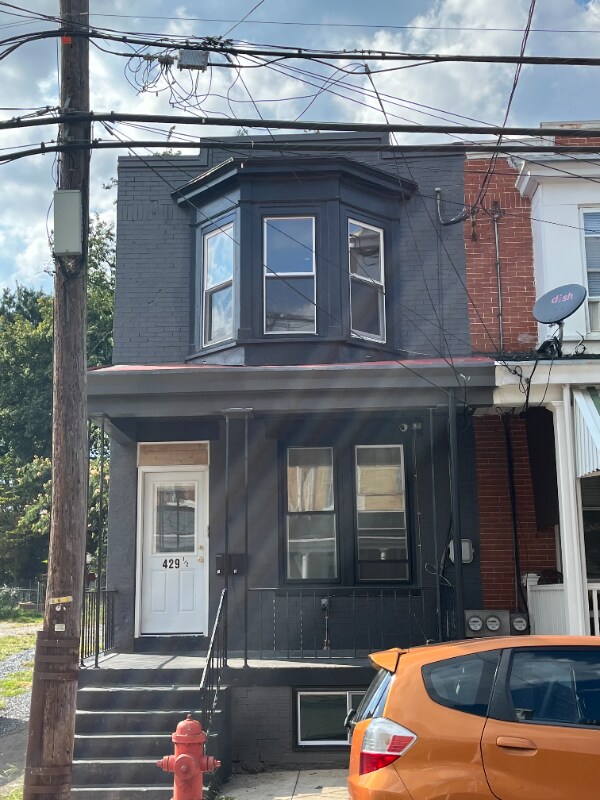 Primary Photo - 429 1/2 W Vine St
