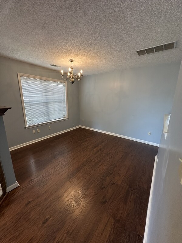 Building Photo - 8200 Town N Country Dr
