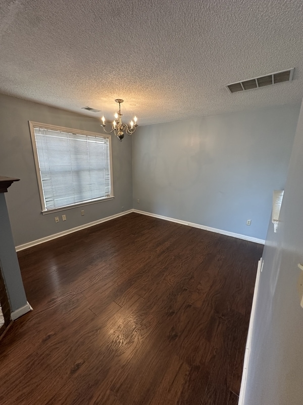 Foto del edificio - 8200 Town N Country Dr