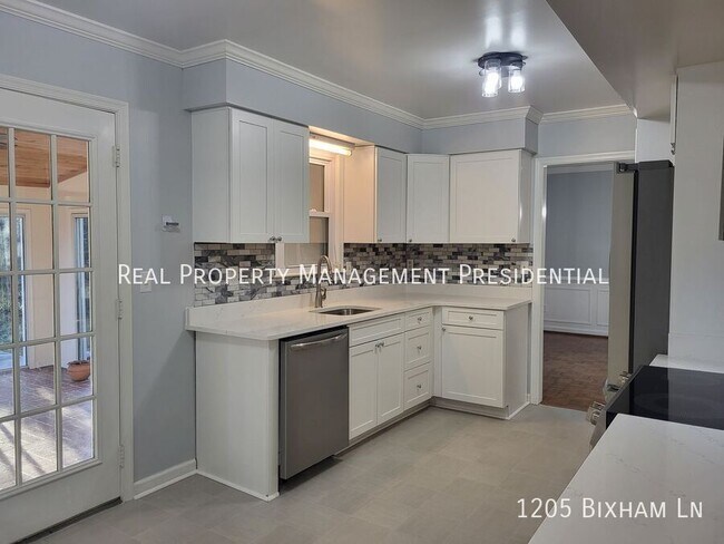 Foto del edificio - 1205 Bixham Ln