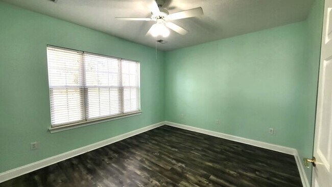 Building Photo - Beautiful Three Bedroom Condo available fo...