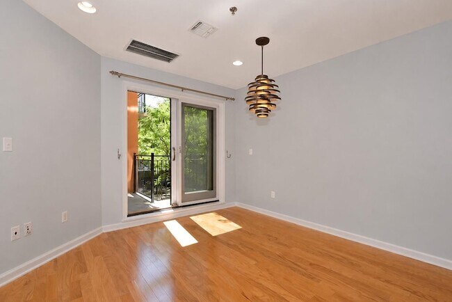 Building Photo - 659 1st St