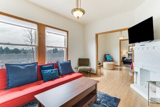 Building Photo - 927 S Taylor Ave