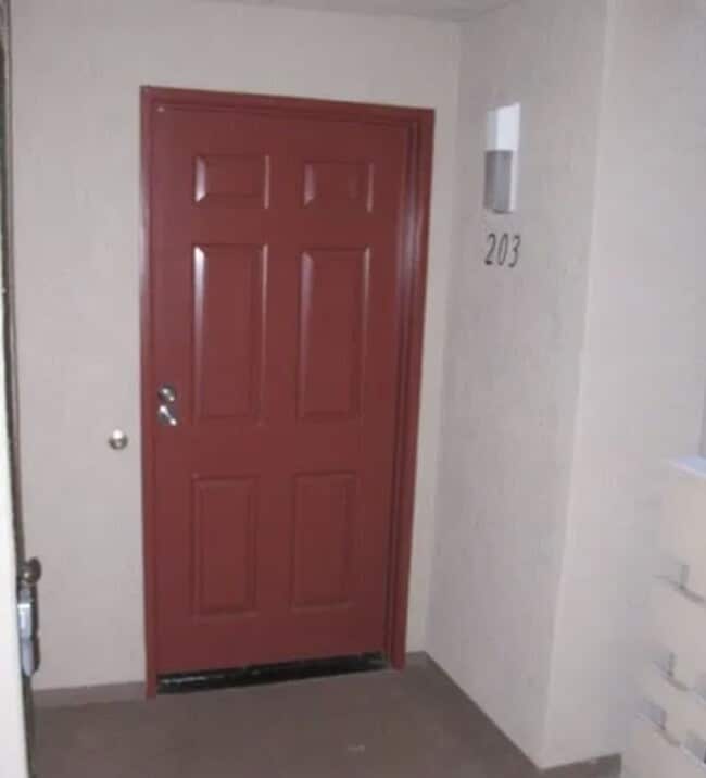 Building Photo - 3 Bedroom, 2 Bathroom Ground-Level Condo f...