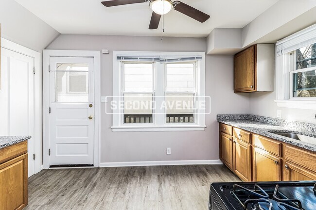 Foto del edificio - 3157 Sunshine Ave