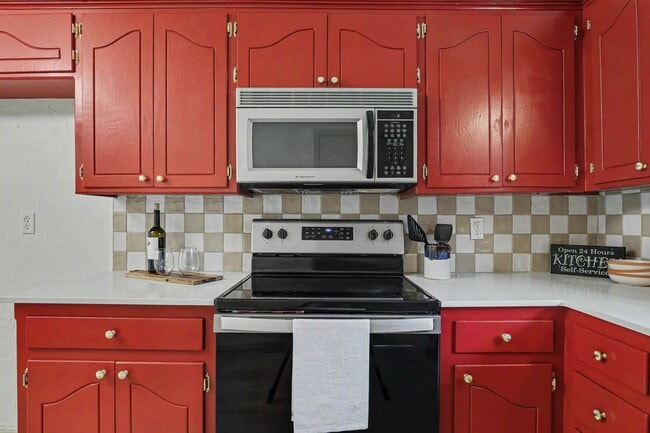 Photo - Adorable in Central Edmond House