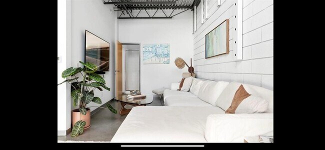 Foto del edificio - 4801 S Congress Ave
