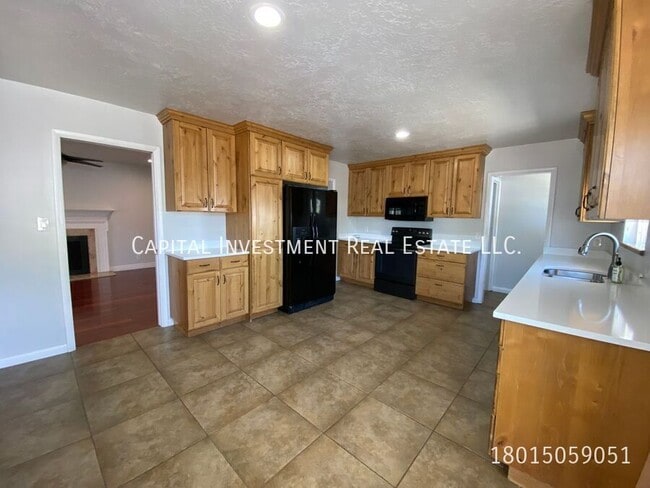 Building Photo - 2626 S 1700 E