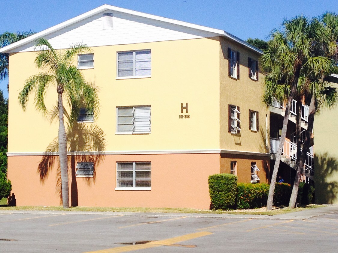 Oasis@belmontparkapts - 4300 18th St W