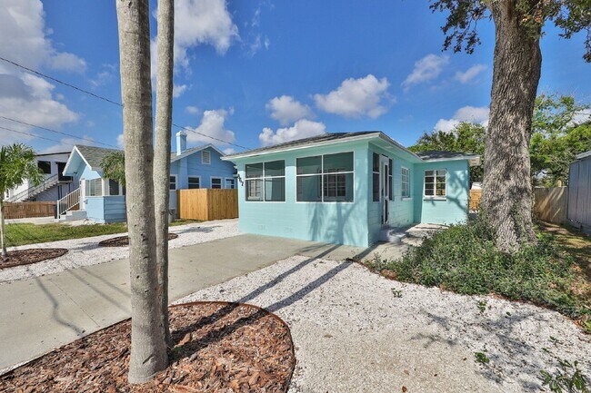 Foto del edificio - 867 53rd Terrace N