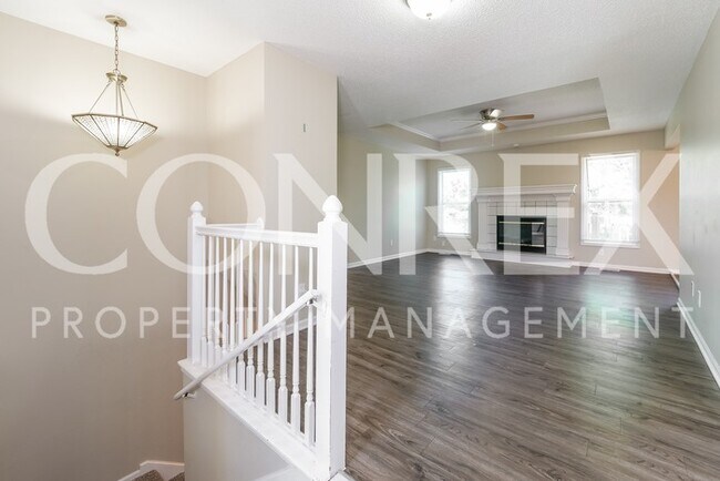 Building Photo - Beautiful 3 Bedroom Raised Ranch in Raymore!