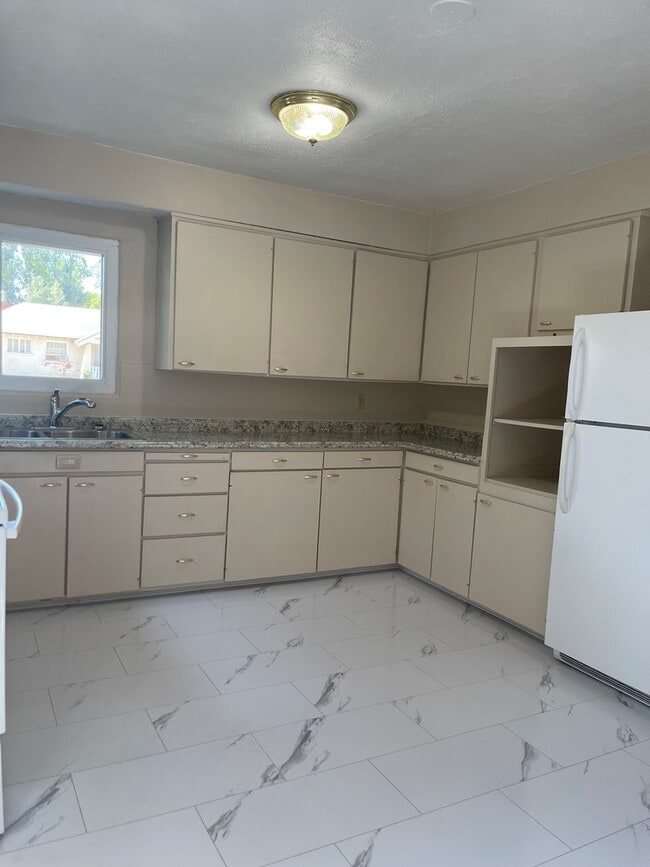 Building Photo - 3-Bedroom 1-Bath