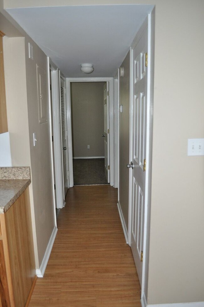 Foto del edificio - First Month Rent’s Free with 13-month lease!