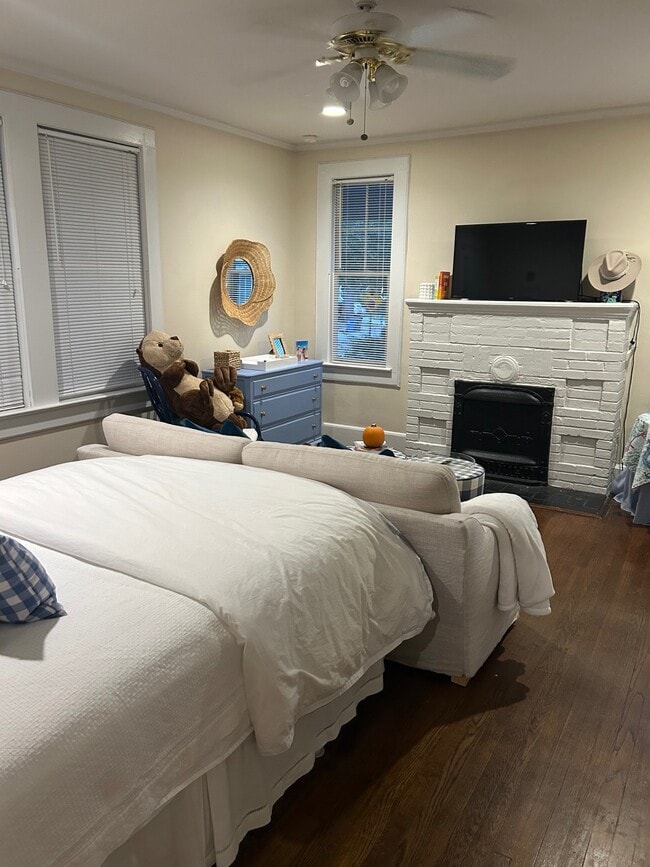 Building Photo - 149 S Bull St