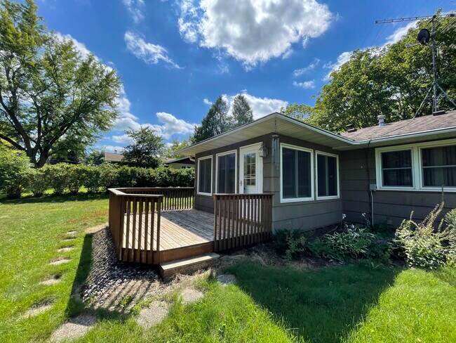 Solárium con terraza - 410 3rd Ave NE