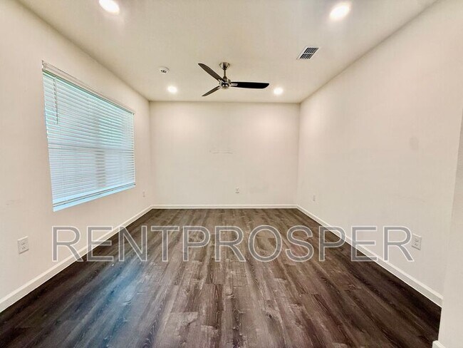 Foto del edificio - 259 Forest Trace Cir