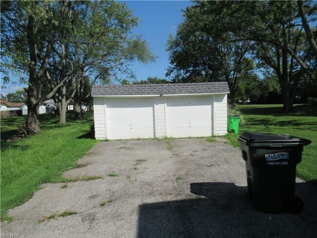 Building Photo - 5655 Columbia Dr