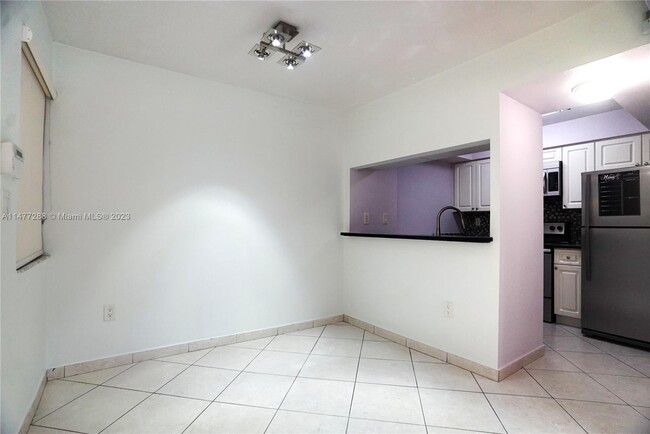 Building Photo - 15405 Miami Lakeway N