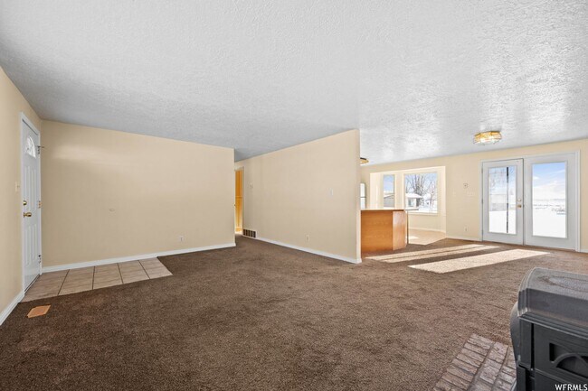 Foto del edificio - Beautiful home in Eden with amazing views from covered deck and 4 car garage