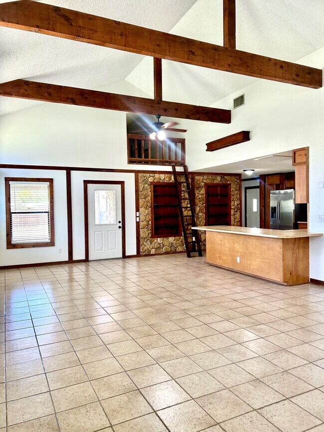 Building Photo - 210 Lange Ravine