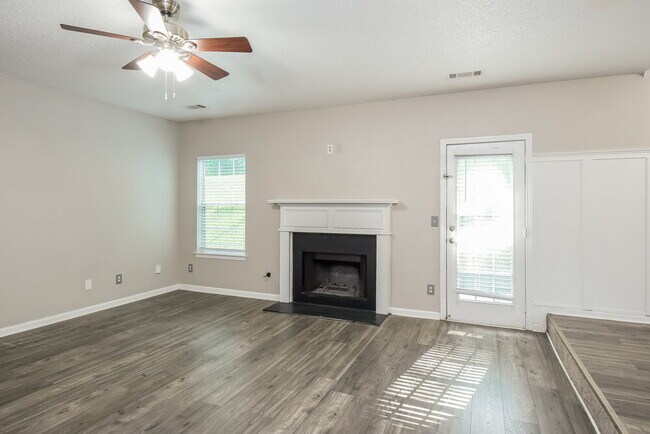 Foto del edificio - 3656 Gray Birch Dr