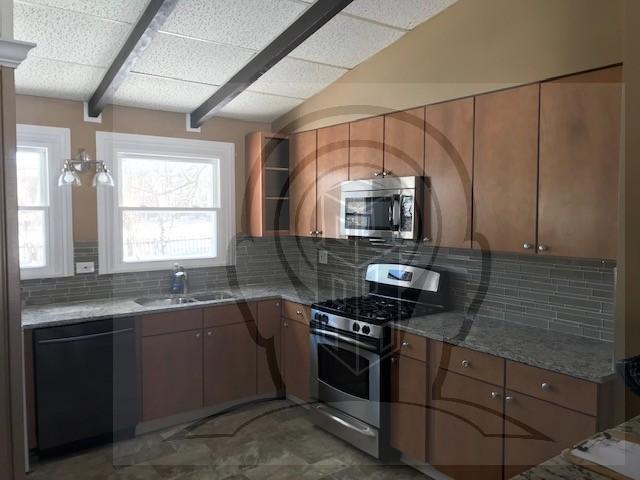 Building Photo - 4 bedroom in DEERFIELD IL 60015