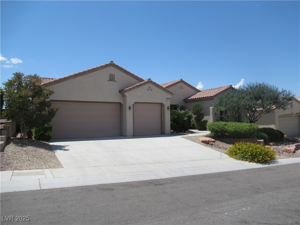 Foto principal - 2091 Clearwater Lake Dr