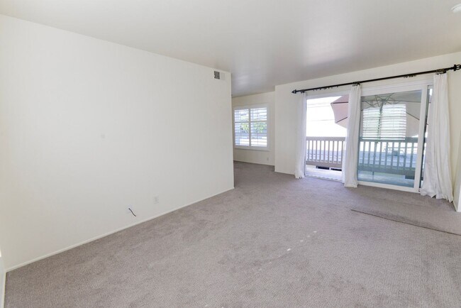 Foto del edificio - Sunny 2BR/2BA Coastal Retreat — Steps from the Sand with Ocean Breezes