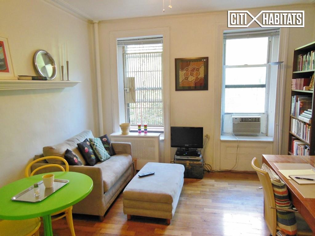 Foto principal - 244 E 90th St