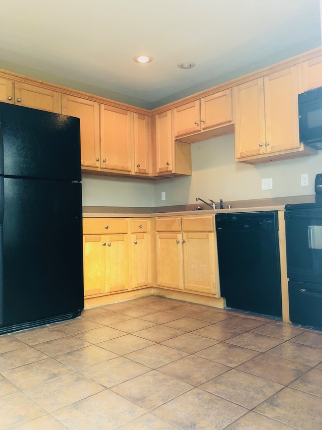 Building Photo - 1613 Latourette Dr