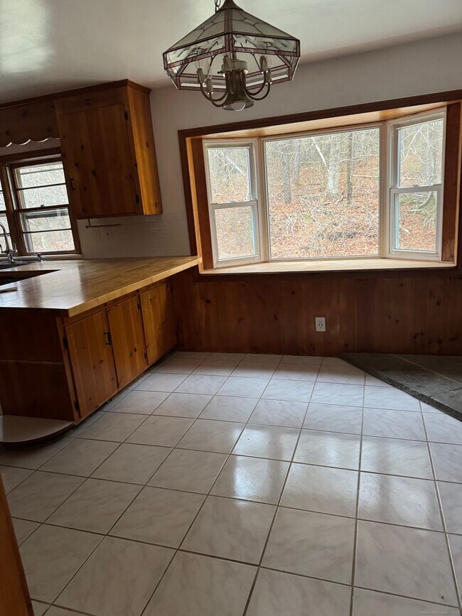 Foto del edificio - 85 Mountain Rd