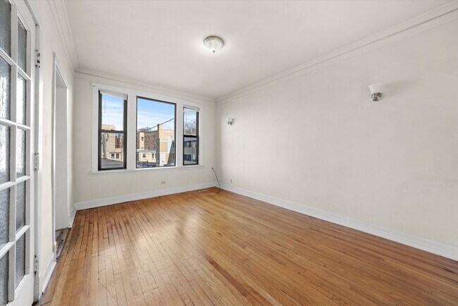 Building Photo - 1670 W Pratt Blvd