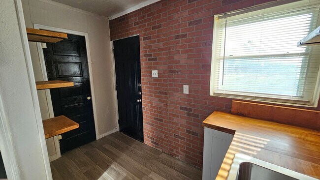Foto del edificio - UPDATED! 2 bedroom 2 bath