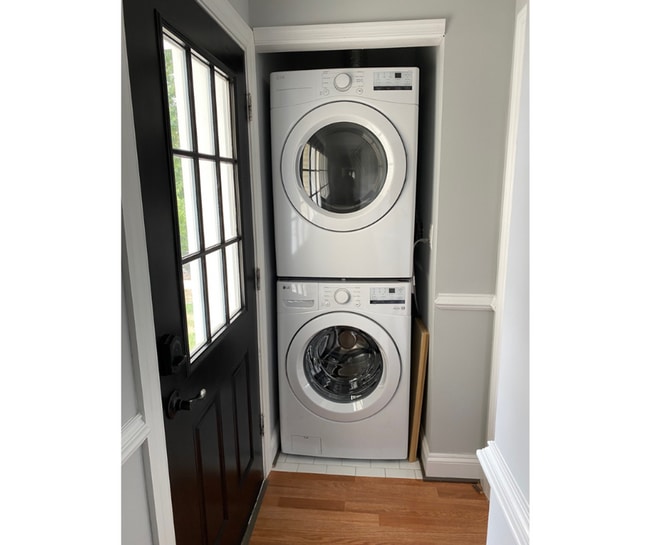 Building Photo - 4319 Kenwood Ave