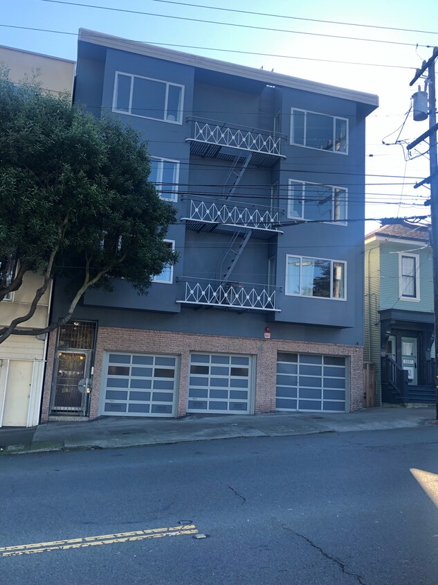Primary Photo - 3333 Clement St