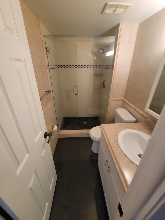 Baño del dormitorio principal - 1335 85th Ter N