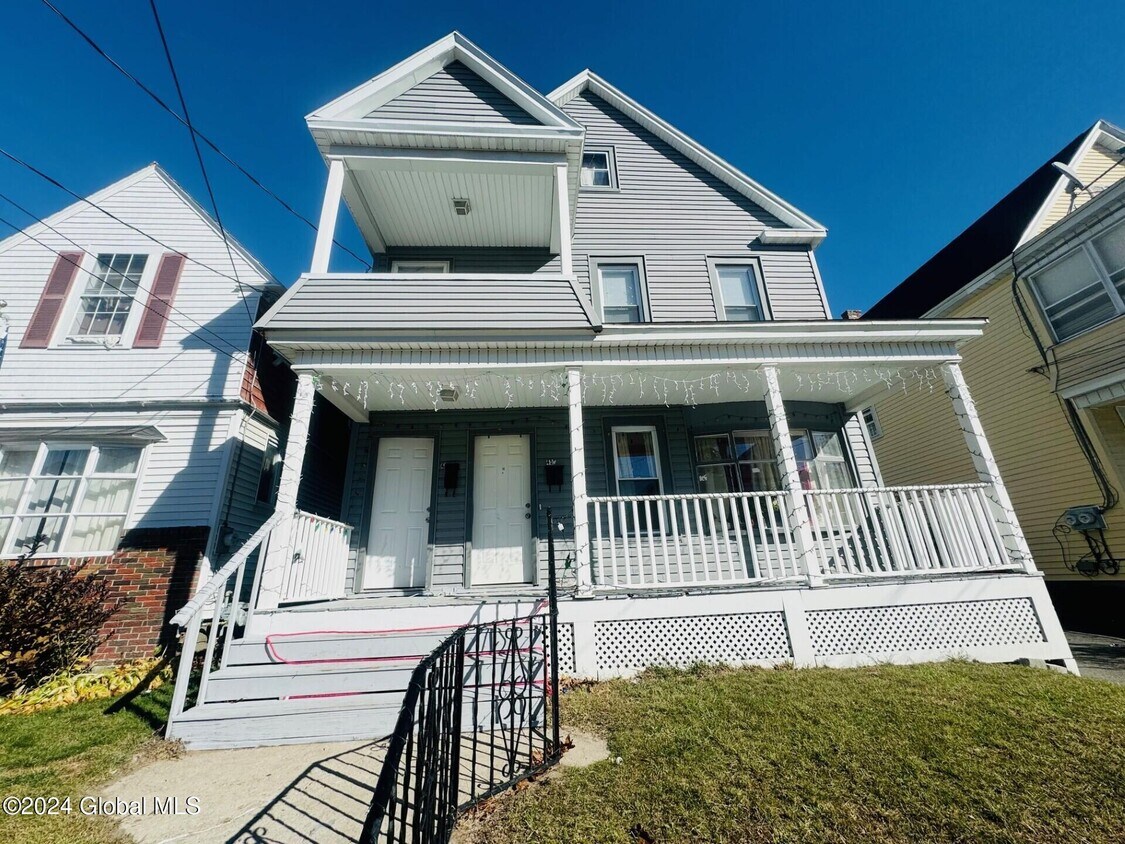 Primary Photo - 455 Cedar St