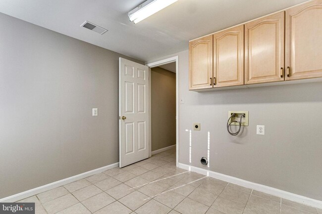 Building Photo - 6204 Windham Hill Run