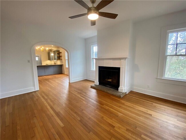 Foto del edificio - 1304 Bonham Terrace