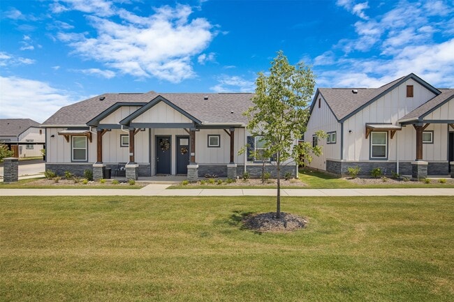 Building Photo - 7229 Tall Tree Dr