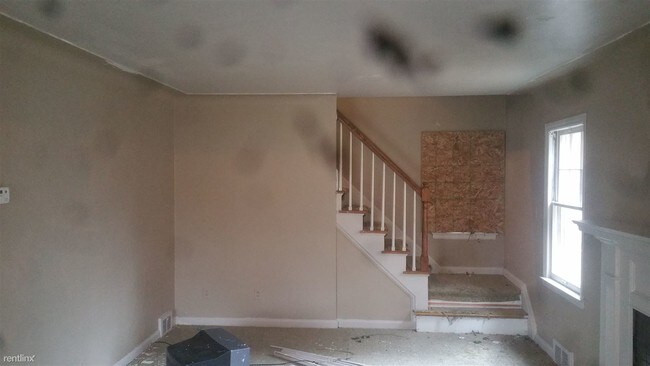 Building Photo - 3 br, 1.5 bath House - 8282 Meyers Rd
