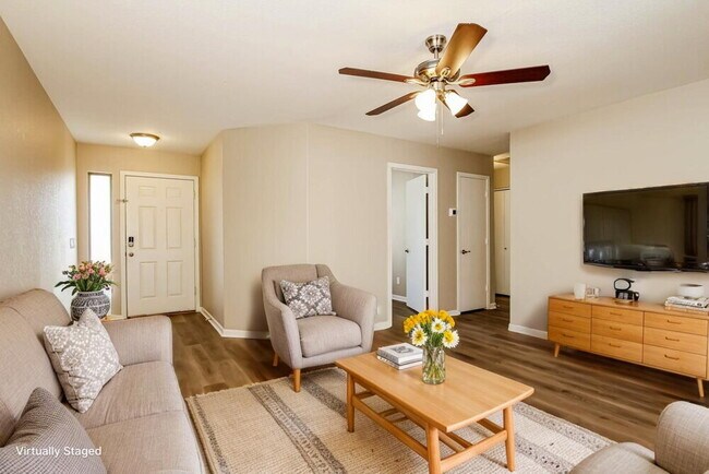 Building Photo - 833 E Geona St