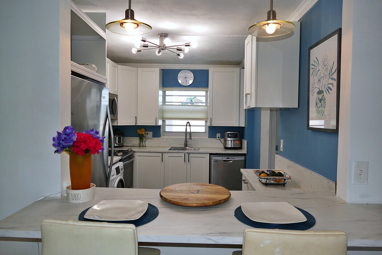 Foto principal - 3051 NE 48th St