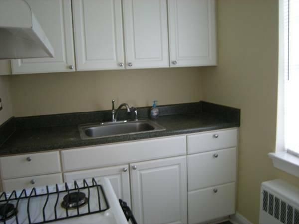 Building Photo - 32 University Cir 2 Bed/ 1 Bath