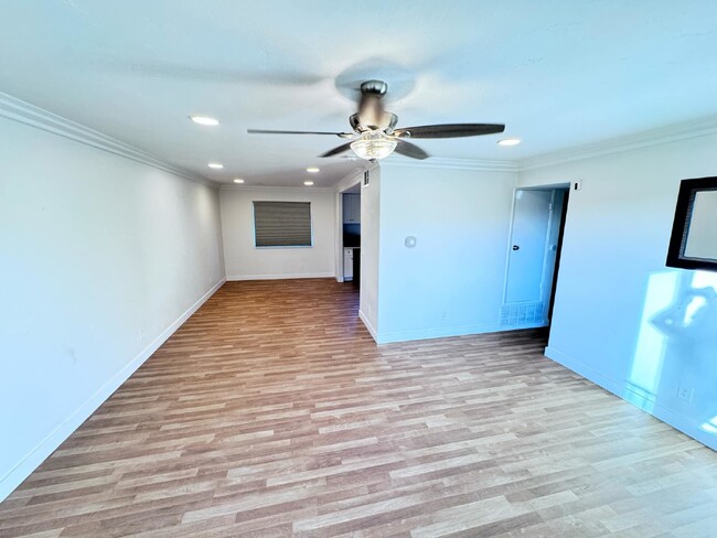 Building Photo - "Spacious 3-Bedroom Condo with 2 Full Bath...