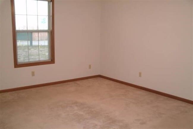 Building Photo - 3504 Thornhill Cir W